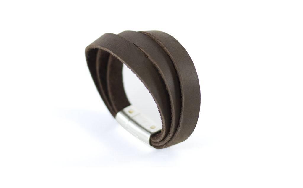 BRACCIALE IN CUOIO CON CHIUSURA MAGNETICA - Record Moda